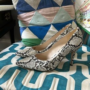 Women’s Nine West snakeskin pumps. Size 12.